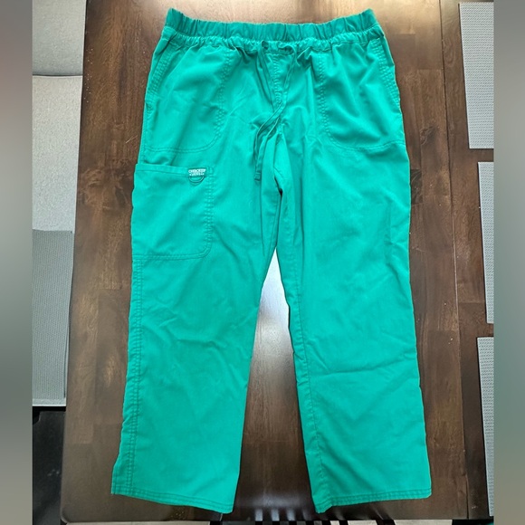 Cherokee Scrubs Tapered Leg Hunter Green. Petite Length - Picture 1 of 3